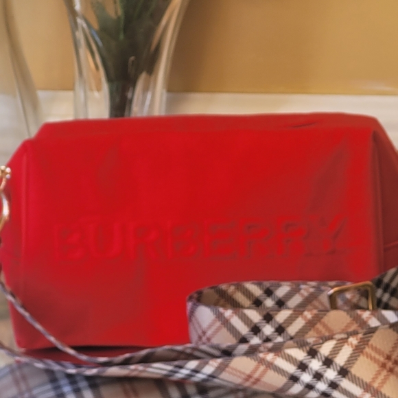 Burberry Pouch converted into to shoulder bag or cross body - Picture 16 of 16